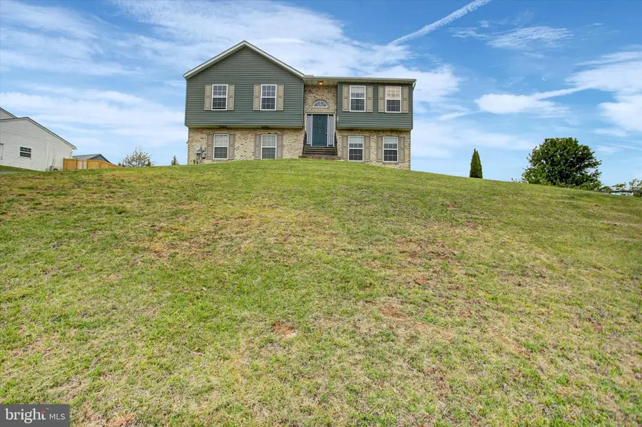 828 Essex Cir, Greencastle, PA 17225 - #3