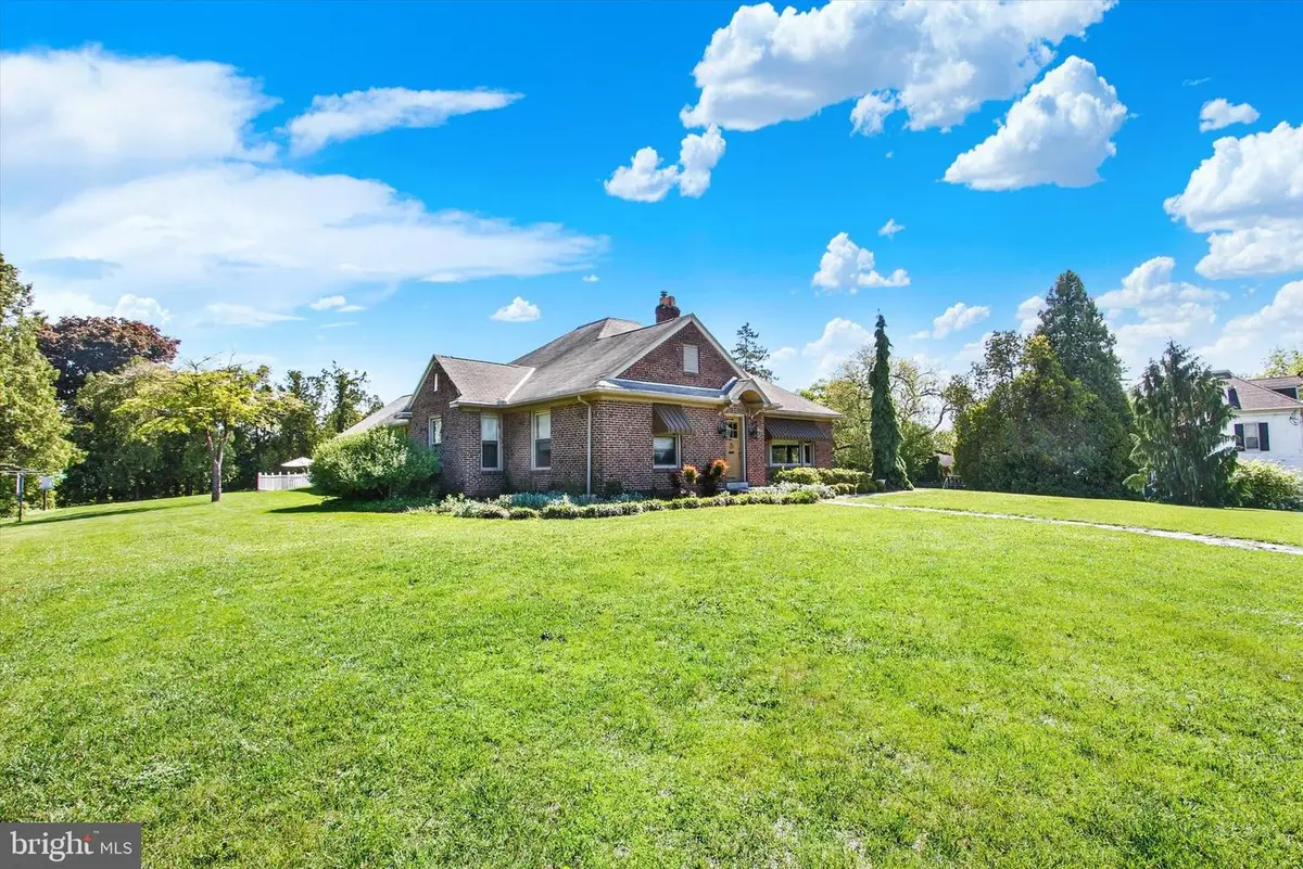 815 E Main St, Waynesboro, PA 17268 - #1