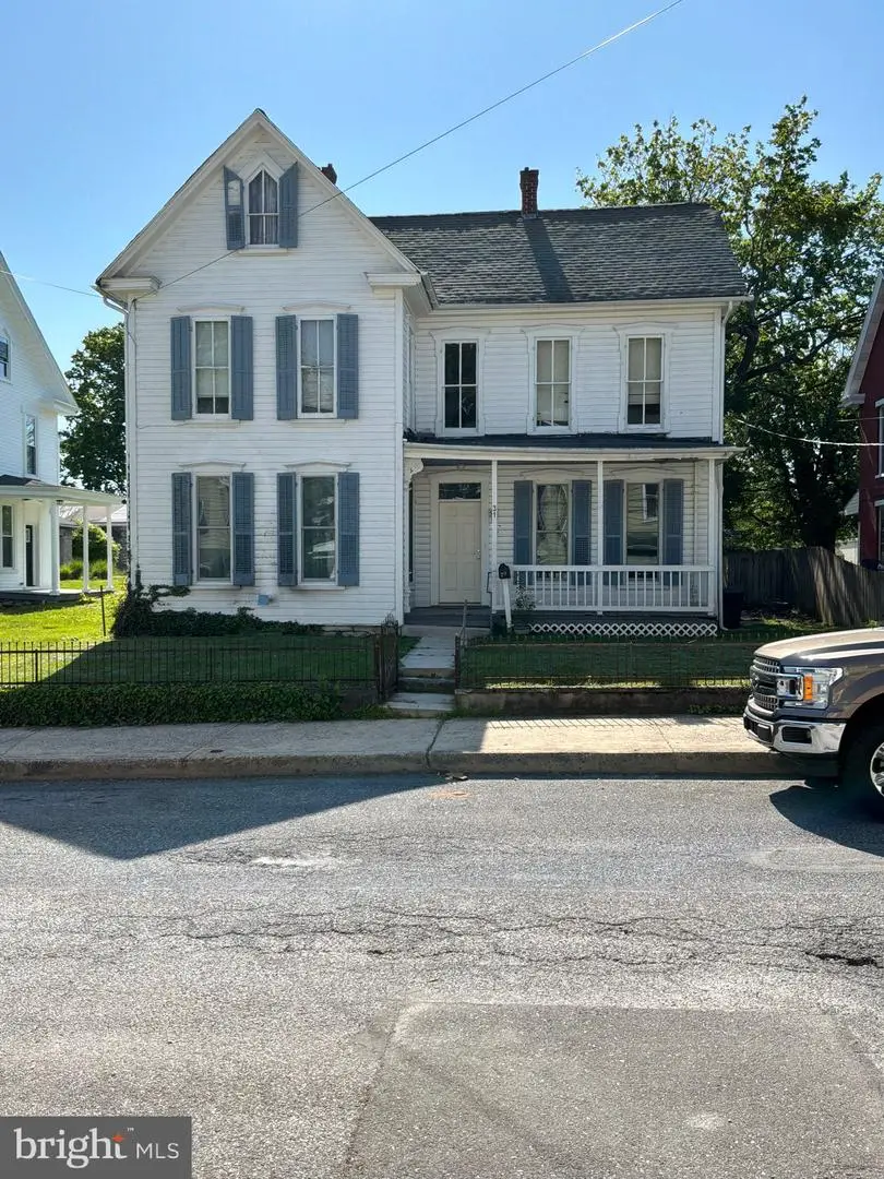 31 N Franklin St, Waynesboro, PA 17268 - #1