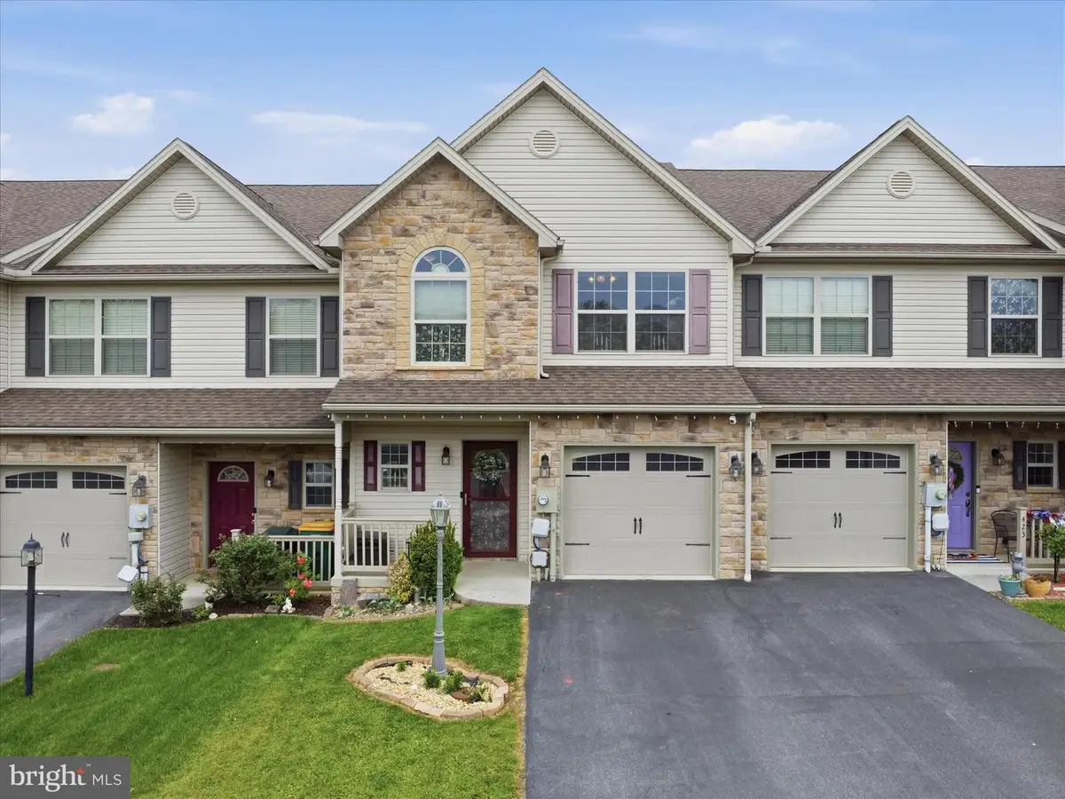425 Tritle Ave, Waynesboro, PA 17268 - #1