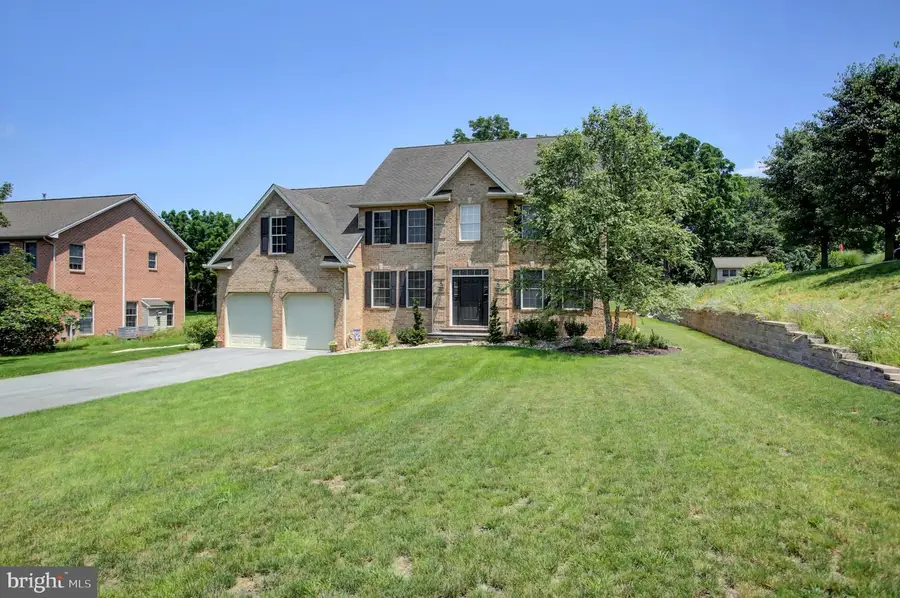 382 Moss Spring Ave, Greencastle, PA 17225 - #2