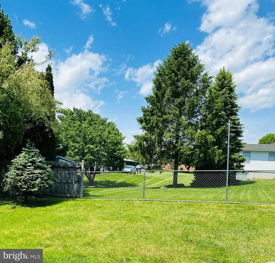 8757 Kings Rd, Waynesboro, PA 17268 - #2