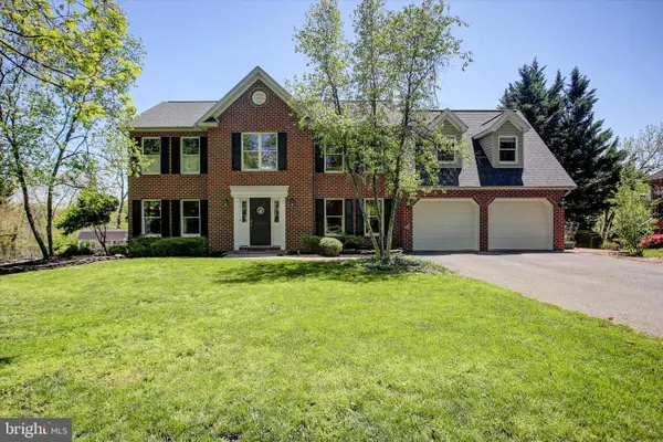 2635 Castlegreen Dr, GREENCASTLE, PA 17225