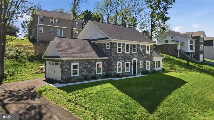130 Woodbriar Dr, Chambersburg, PA 17202 - #3