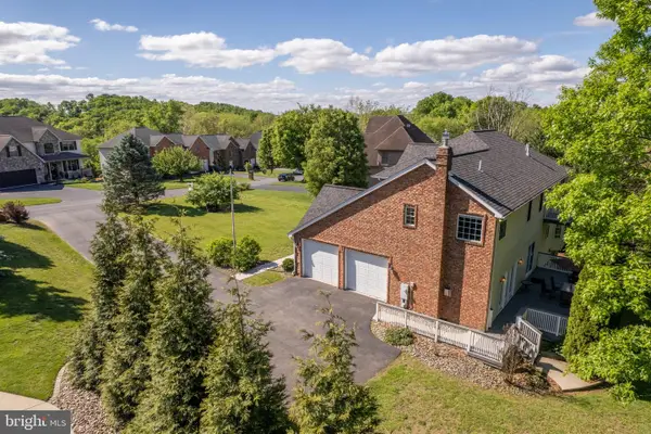 2384 Castlegreen Drive, GREENCASTLE, PA 17225