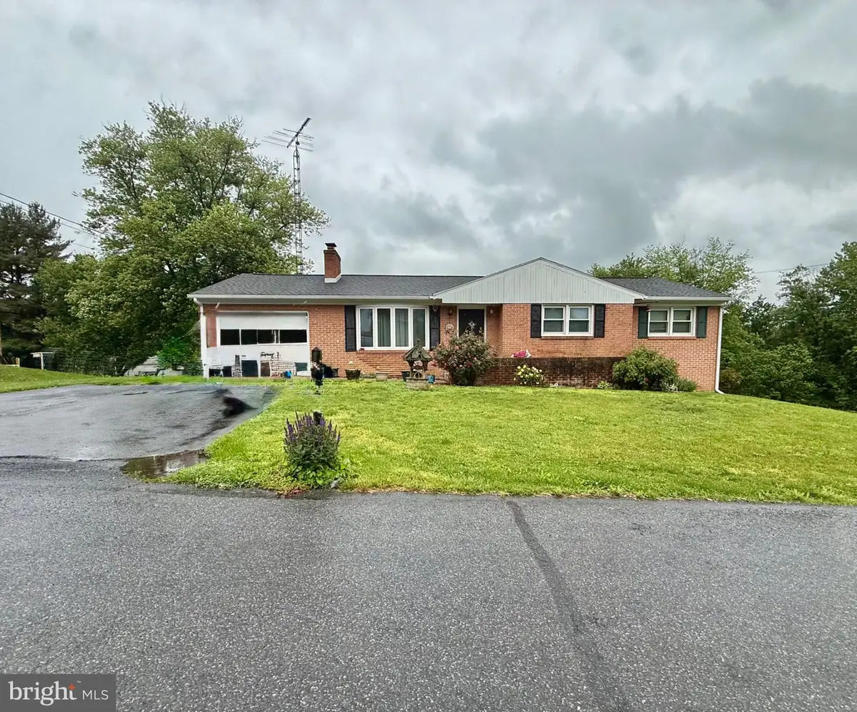 991 Laurich Dr, Chambersburg, PA 17202 - #1