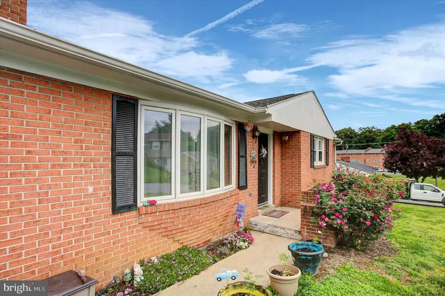 991 Laurich Dr, Chambersburg, PA 17202 - #2