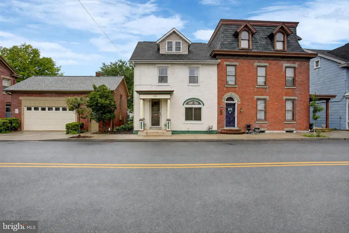118 N Carlisle St, Greencastle, PA 17225 - #1