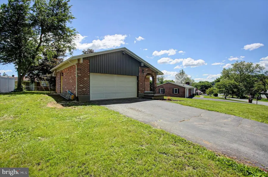 868 Fox Meadow Road, Chambersburg, PA 17202 - #3
