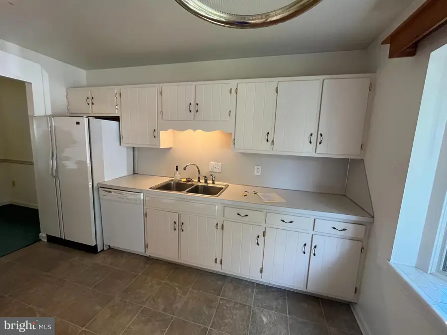 841 Woodlawn Dr, Chambersburg, PA 17201 - #3