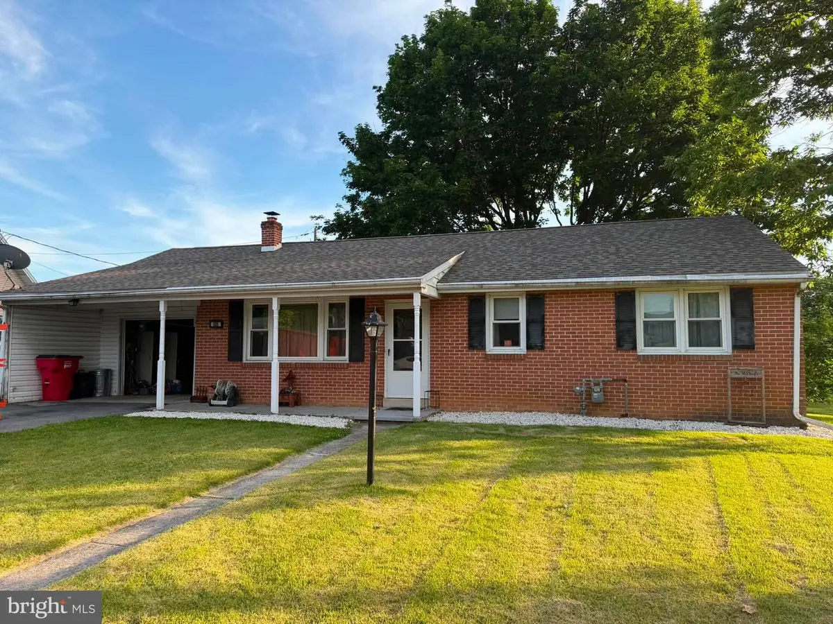 826 Crescent Dr, Shippensburg, PA 17257 - #1