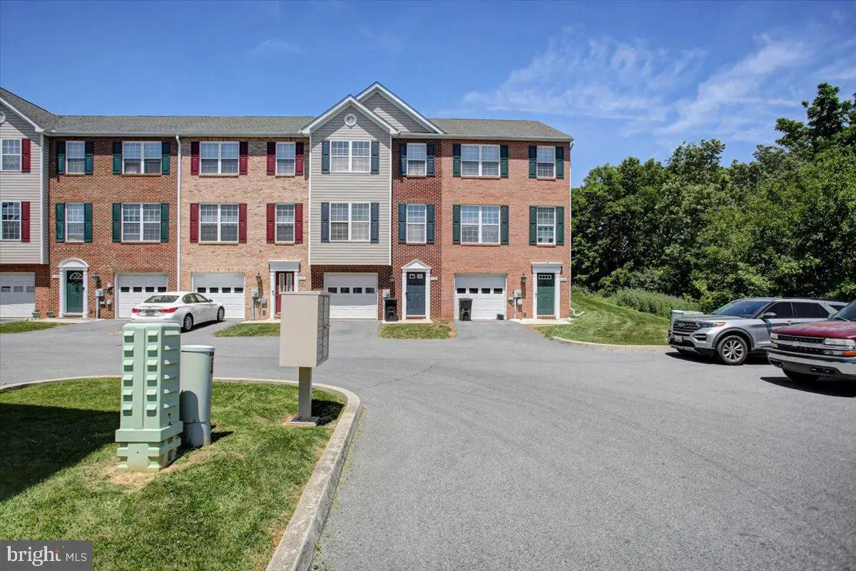 433 W Baltimore St #b, Greencastle, PA 17225 - #1