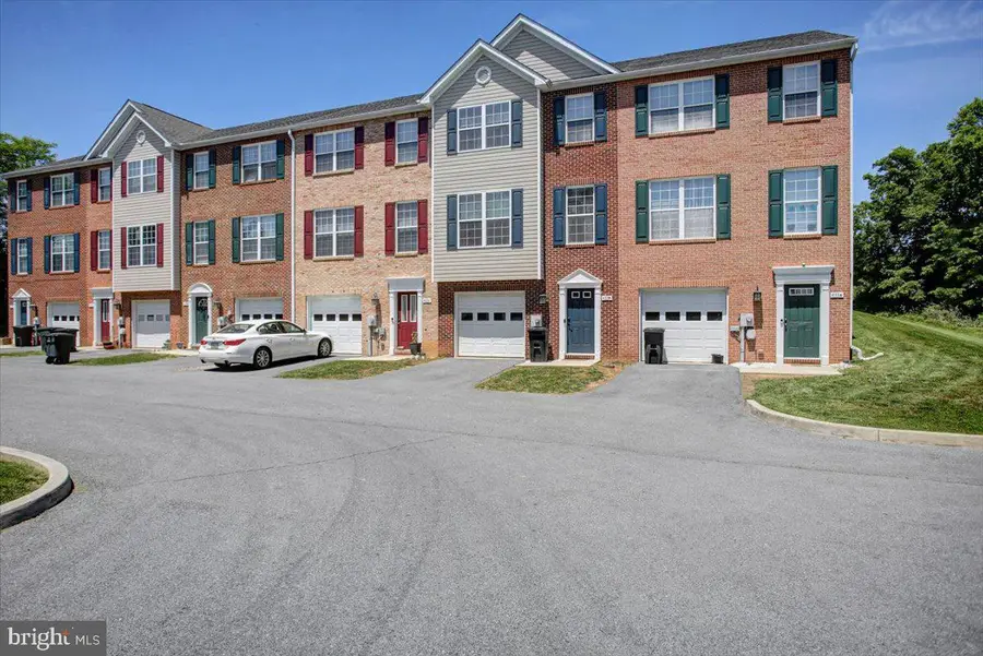 433 W Baltimore St #b, Greencastle, PA 17225 - #2
