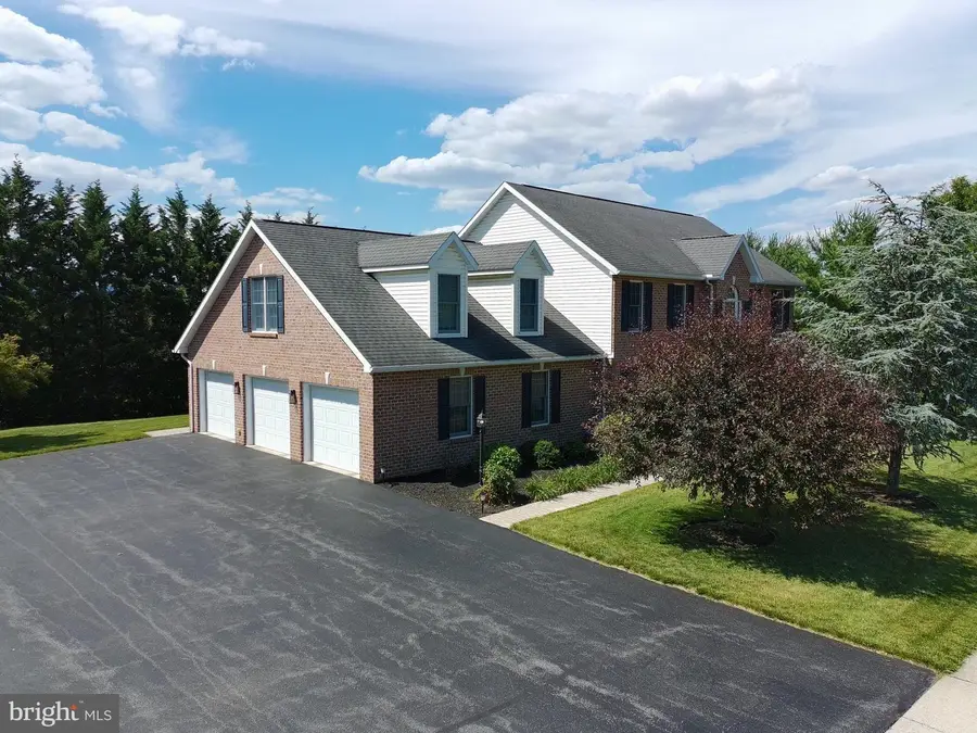 206 Phoenix Dr, Chambersburg, PA 17201 - #2