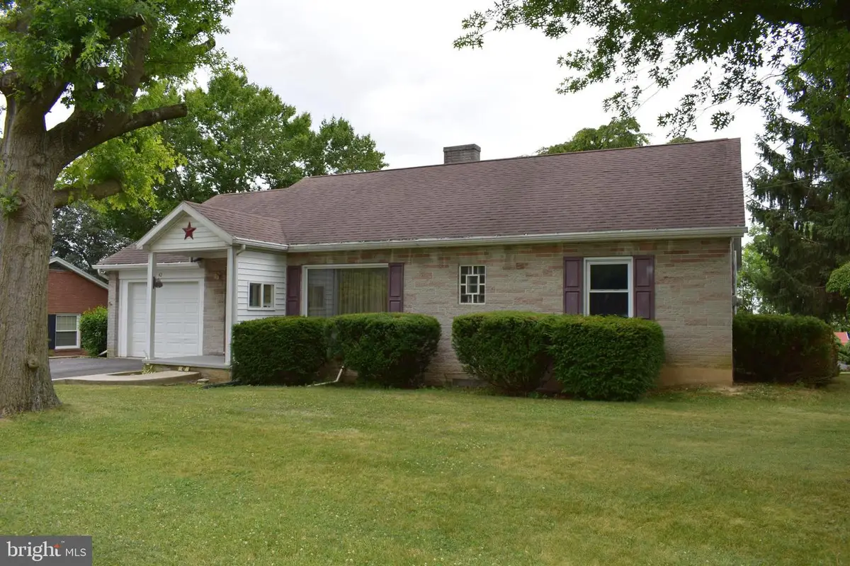 42 E Grandview Ave, Mercersburg, PA 17236 - #1