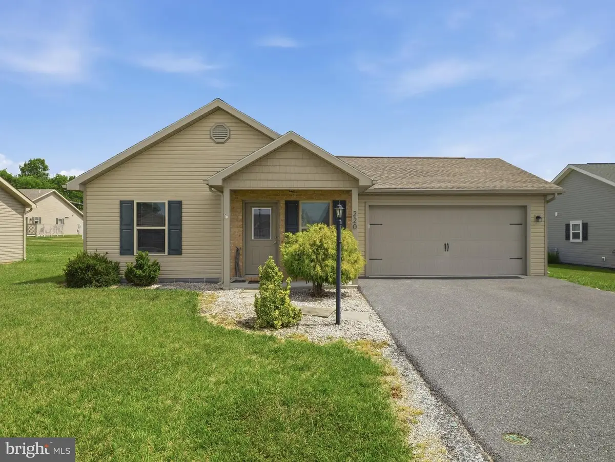 220 Benedict Ave, Chambersburg, PA 17201 - #1