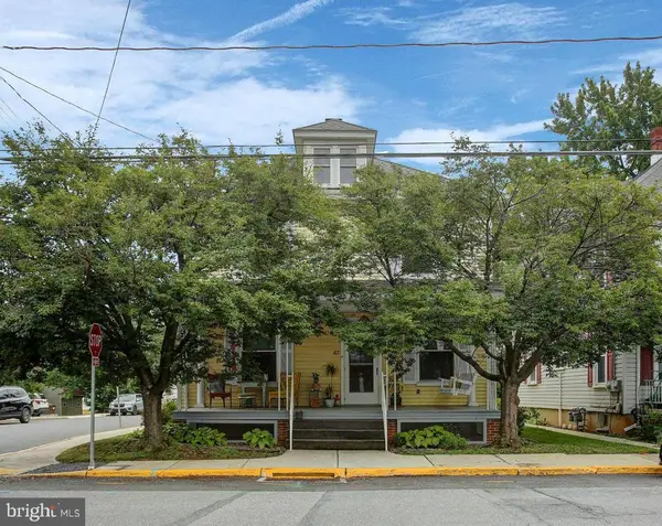63 Linden Ave N, GREENCASTLE, PA 17225