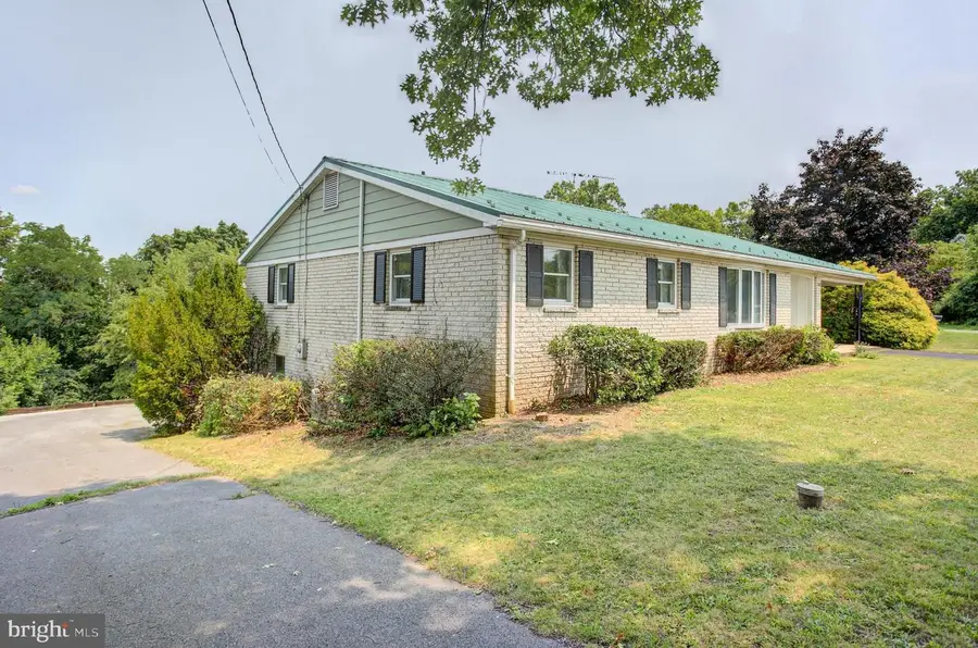6404 Hillcrest St, Mercersburg, PA 17236 - #3