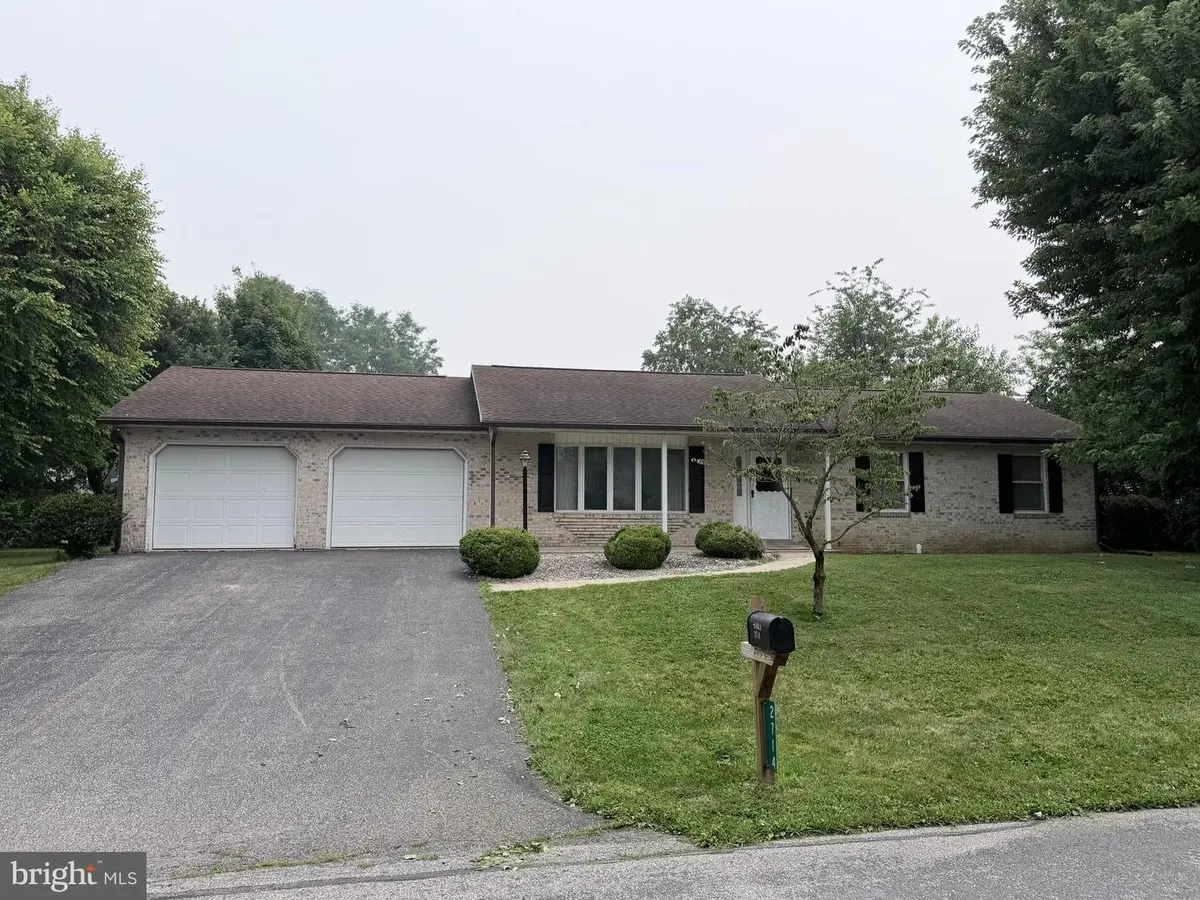 2714 Fillmore Dr, Chambersburg, PA 17201 - #1