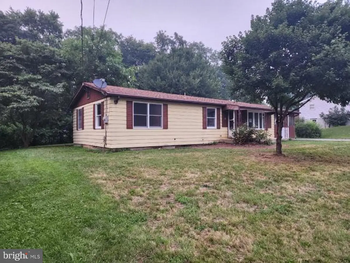 22 W Grandview Ave, Mercersburg, PA 17236 - #1