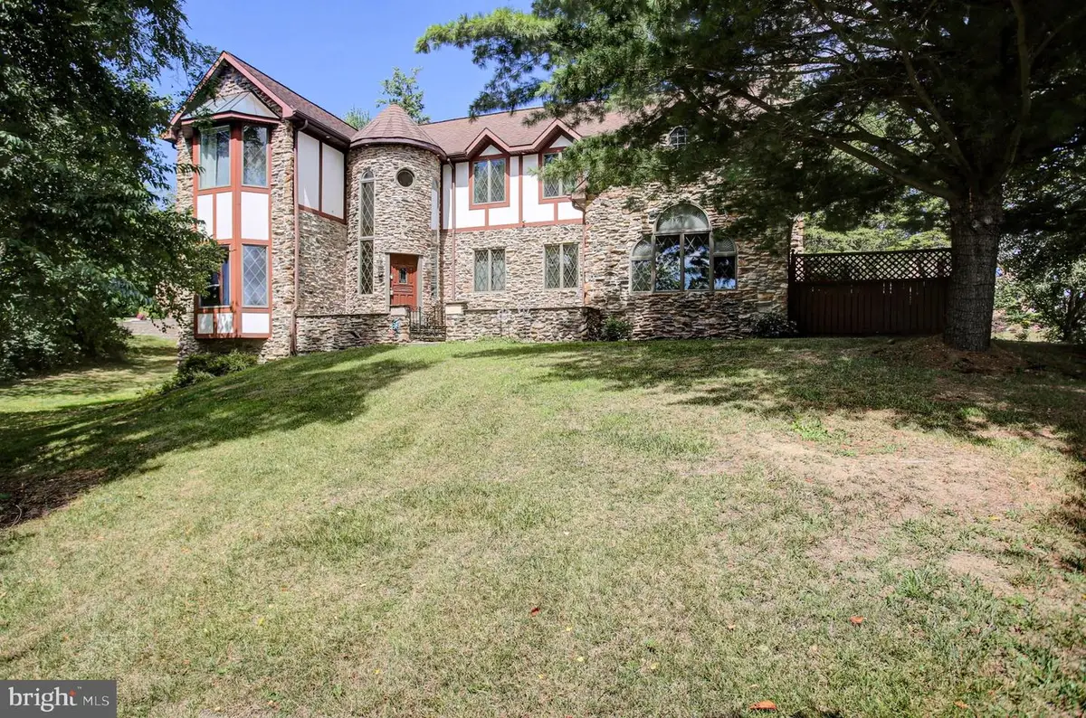 2013 Castlegreen Ct, Greencastle, PA 17225 - #1