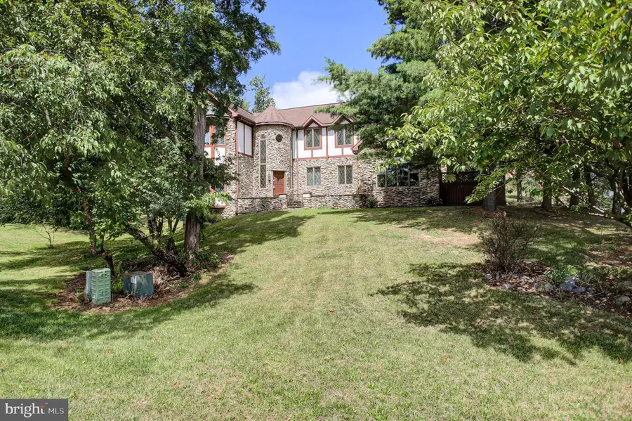 2013 Castlegreen Ct, Greencastle, PA 17225 - #2