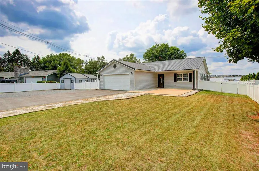 1020 Brandon Dr, Chambersburg, PA 17201 - #2
