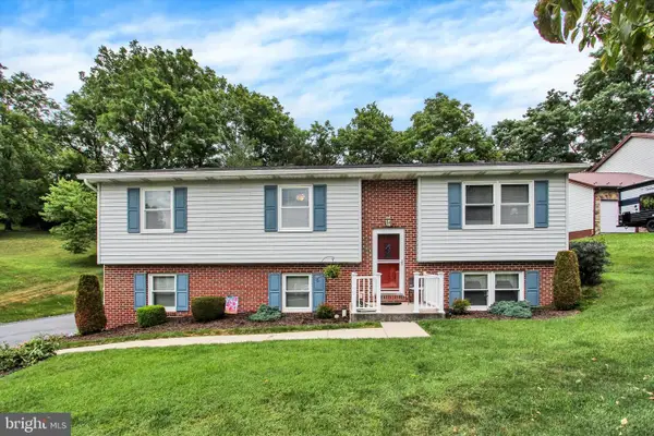 807 Pine Grove Dr, WAYNESBORO, PA 17268