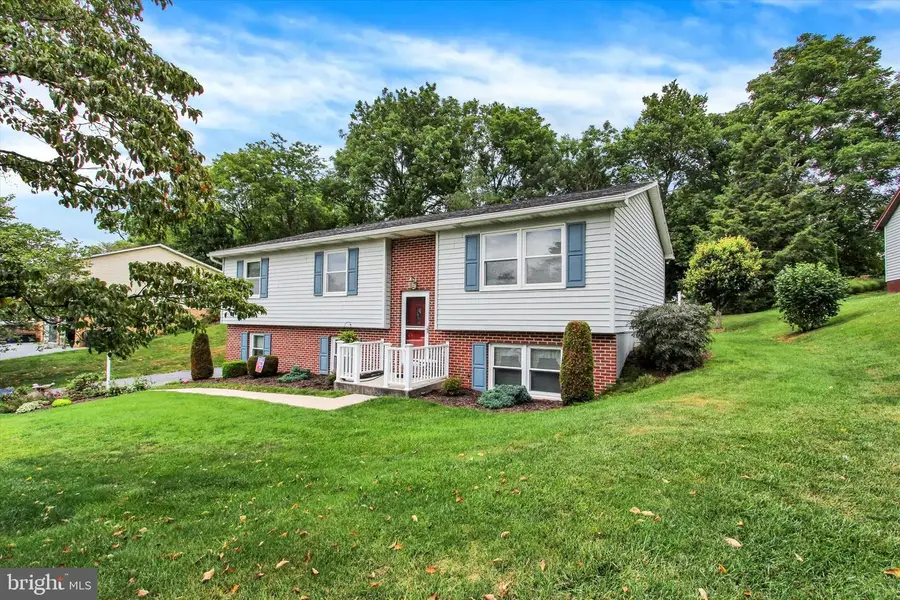 807 Pine Grove Dr, Waynesboro, PA 17268 - #2