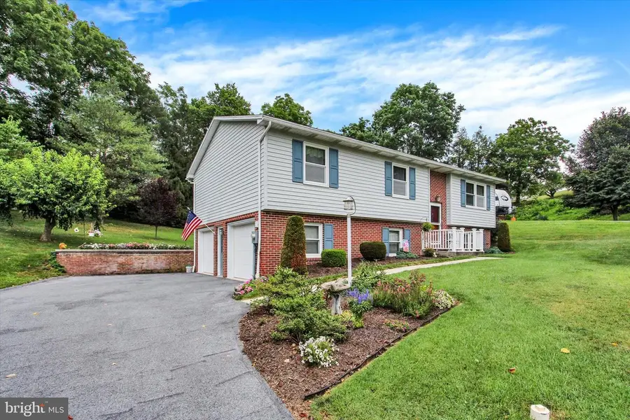 807 Pine Grove Dr, Waynesboro, PA 17268 - #3