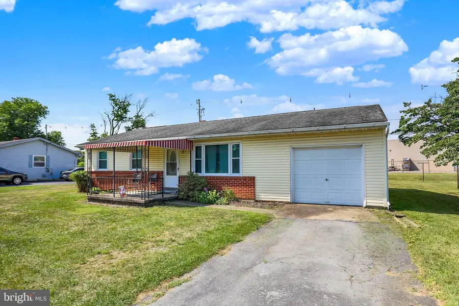 1124 Brandon Dr, Chambersburg, PA 17201 - #2