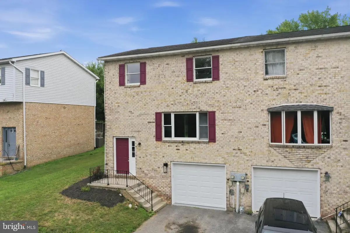 1464 Hollywell Ave, Chambersburg, PA 17201 - #1