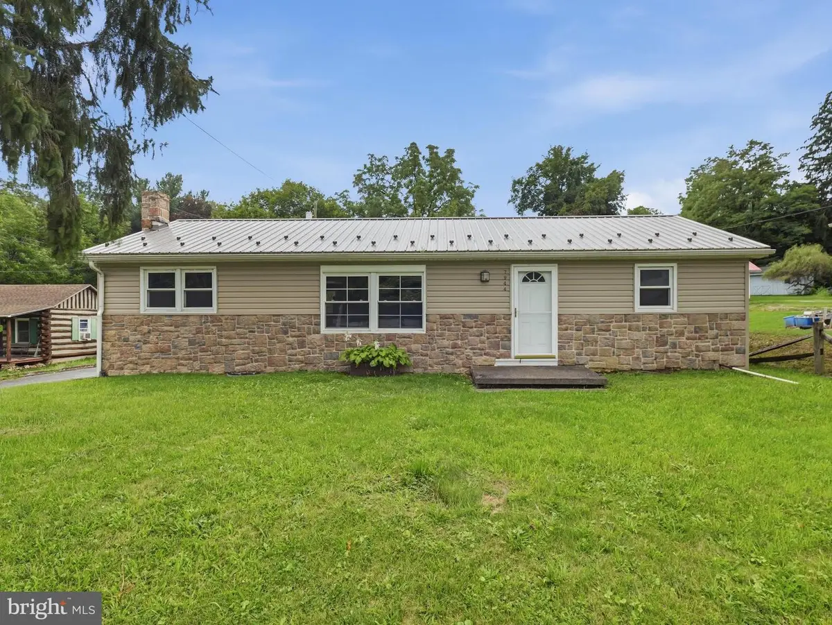 7944 Lincoln Way E, Fayetteville, PA 17222 - #1