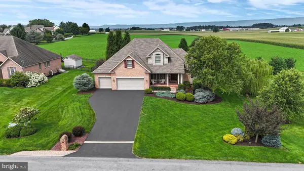 3208 Baltusrol Dr, CHAMBERSBURG, PA 17202
