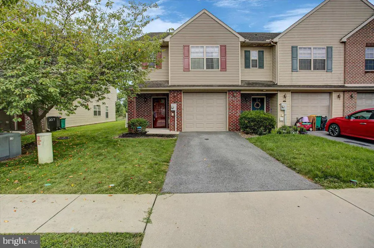 209 Meriweather Dr, Chambersburg, PA 17201 - #1
