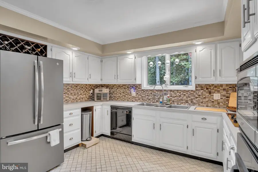 6075 Fairway Dr W, Fayetteville, PA 17222 - #3