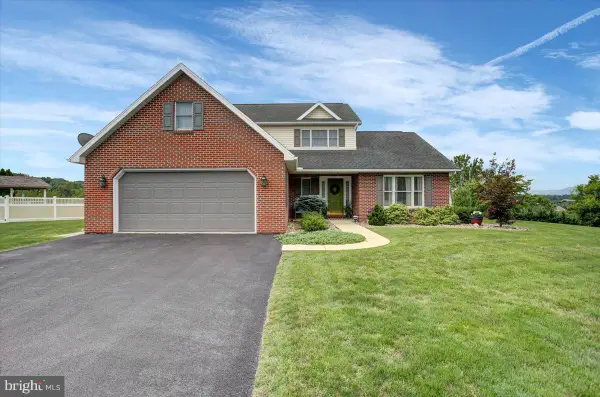 1732 Bell Ave, CHAMBERSBURG, PA 17202