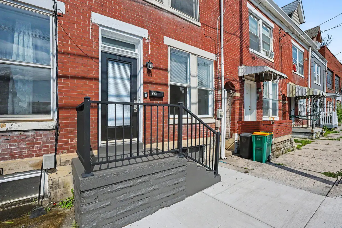 33 S Franklin St, Chambersburg, PA 17201 - #1