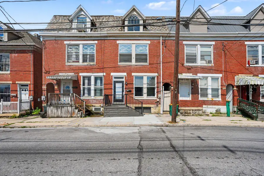 33 S Franklin St, Chambersburg, PA 17201 - #3
