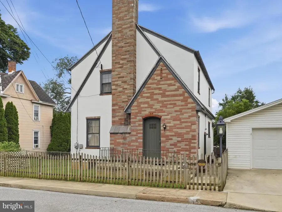 38 Cottage St, Waynesboro, PA 17268 - #2