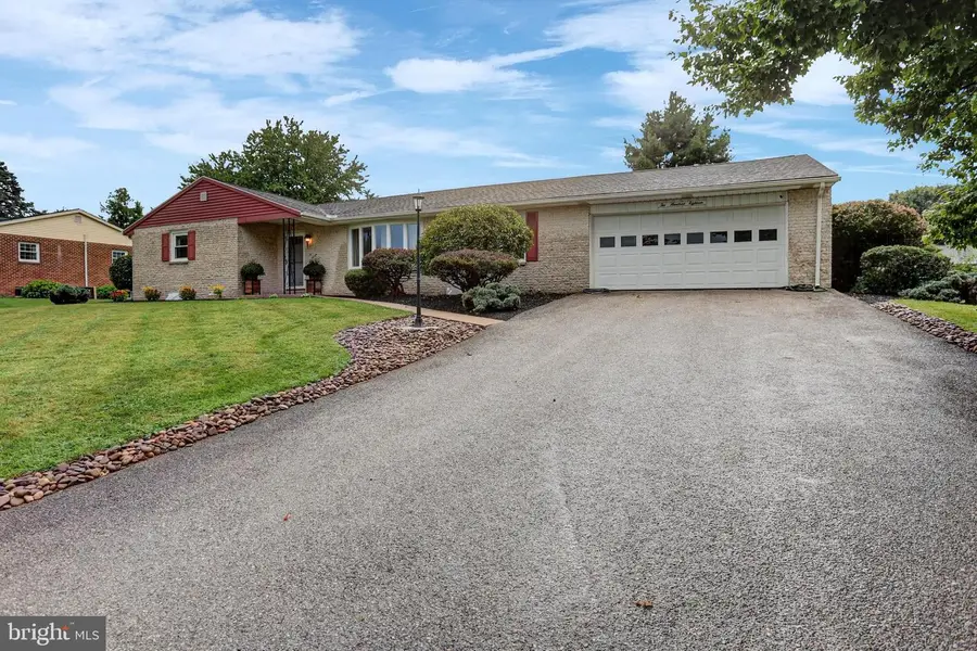 218 Meadow Ln, Chambersburg, PA 17202 - #2