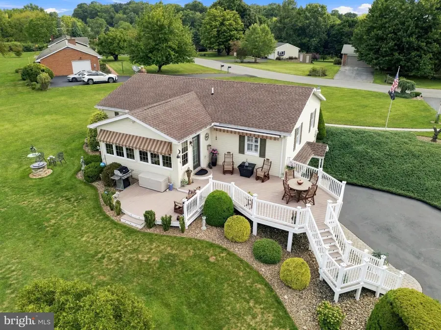 5721 Oakwood Dr, Mercersburg, PA 17236 - #3