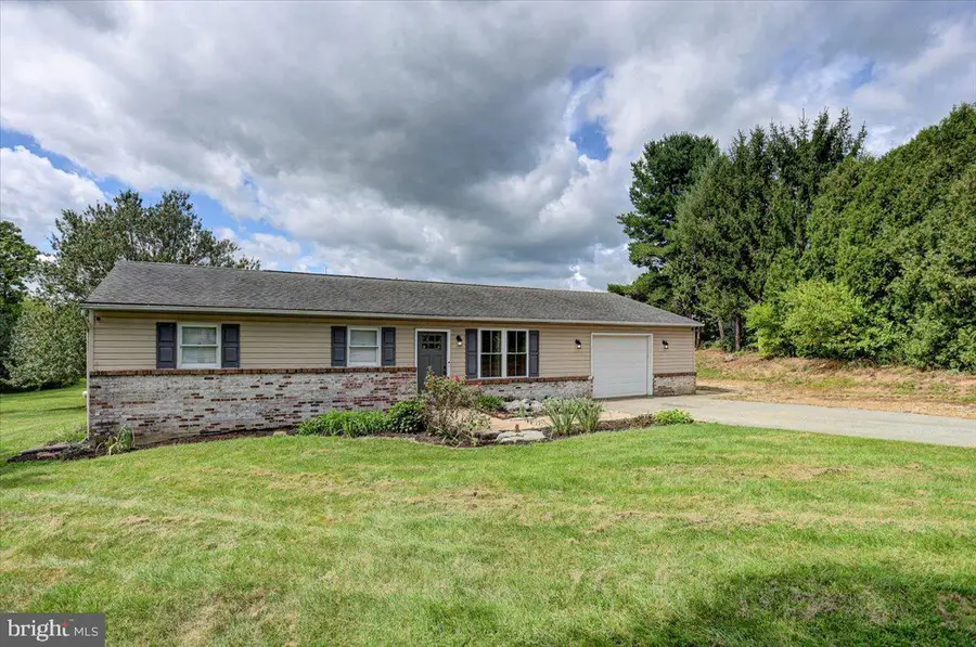 1541 Streamside Dr, Chambersburg, PA 17202 - #3