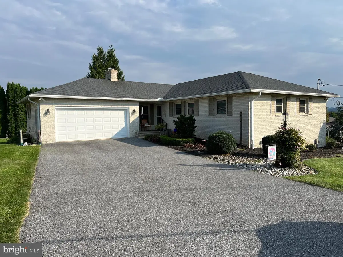 6419 Penn National Dr, Fayetteville, PA 17222 - #1