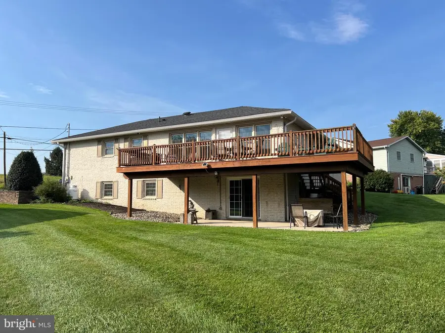 6419 Penn National Dr, Fayetteville, PA 17222 - #2
