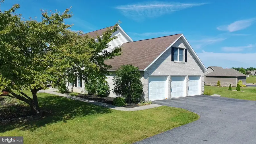 201 Sunbrook Dr, Chambersburg, PA 17201 - #2