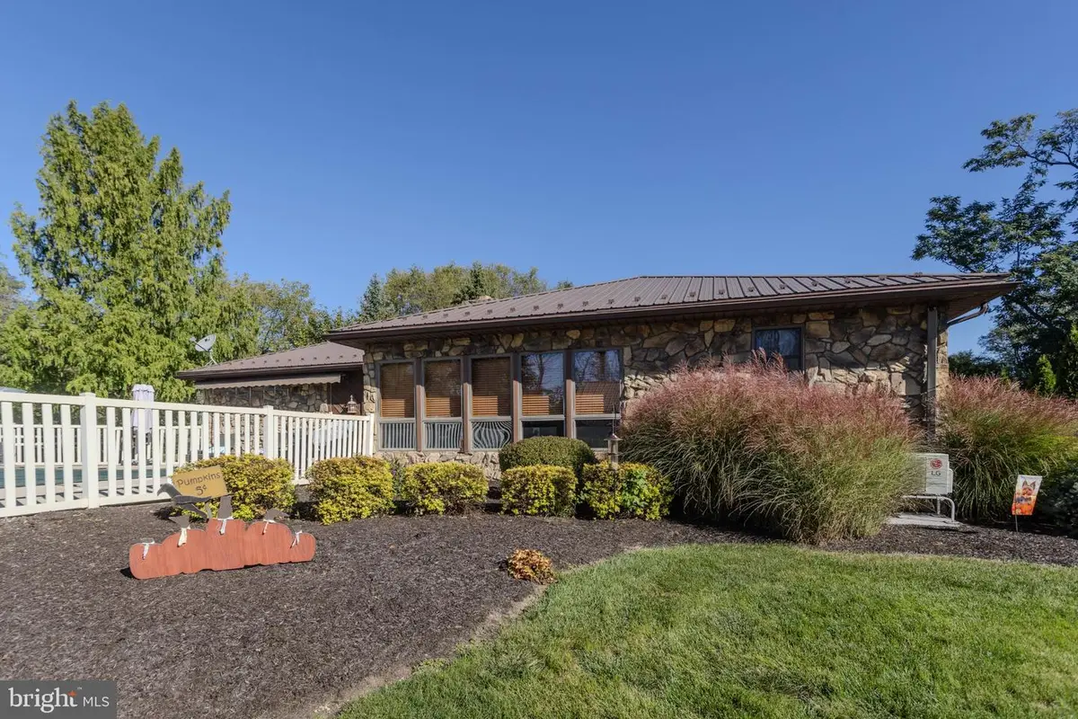 10125 Mountain Rd, Orrstown, PA 17244 - #1