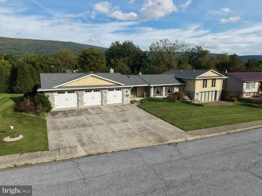 526 N 5th St, McConnellsburg, PA 17233 - #2