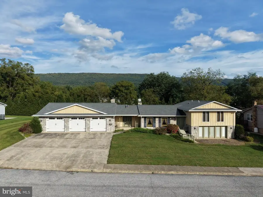 526 N 5th St, McConnellsburg, PA 17233 - #3
