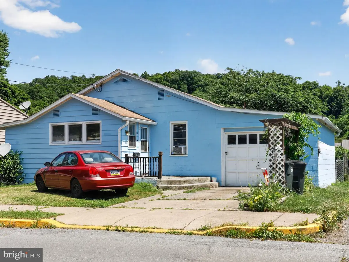 10 W Sherman St, Mount Union, PA 17066 - #1